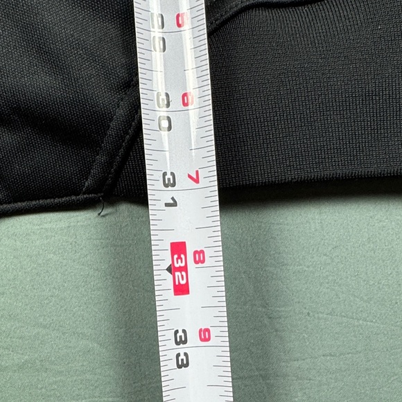 Michael Jordan Men's Red and Black Jacket - Picture 9 of 10